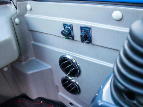 Σπαστός τροχοφόρος φορτωτής 4x4 4WD | Μέγιστη ανύψωση 3m | Ικανότητα φόρτωσης έως 1.6Τ | Καμπίνα A/C | STAGE V