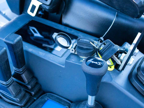 Μίνι τσαπάκι 2.4T, Kubota Diesel, με περιστροφή στην μπούμα, πτυσσόμενες ερπύστριες, πλαϊνούς μοχλούς χειρισμού και γραμμή σφύρας EB24-PRO